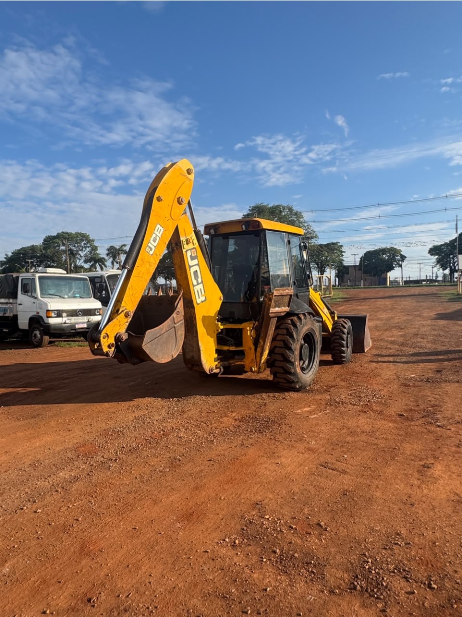 Retroescavadeira JCB 3C