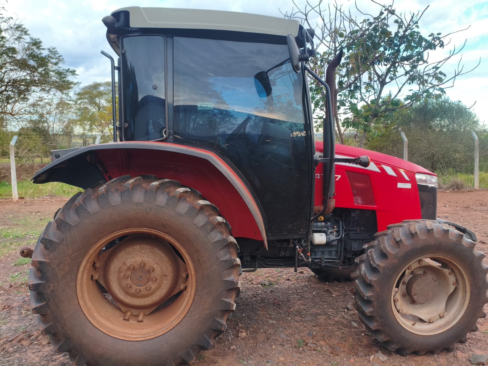 Trator Massey Ferguson 4707 4x4 ano 2020