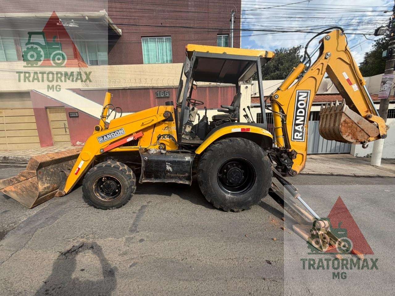 Retroescavadeira Randon RK 406 ano 2013