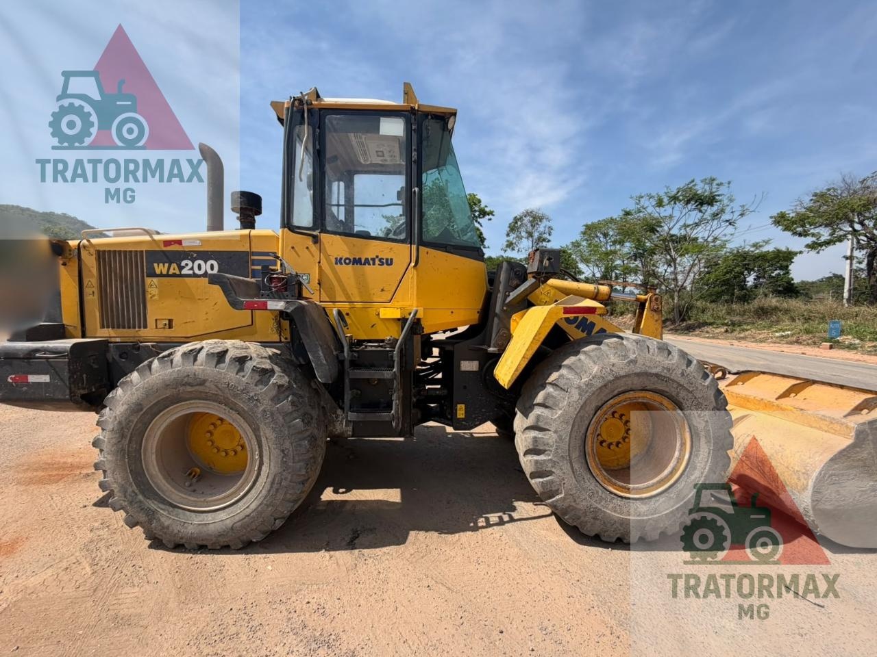 Pá Carregadeira Komatsu WA 200 ano 2020