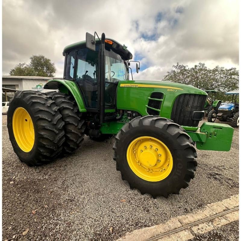 Trator John Deere 6180J ano 2016