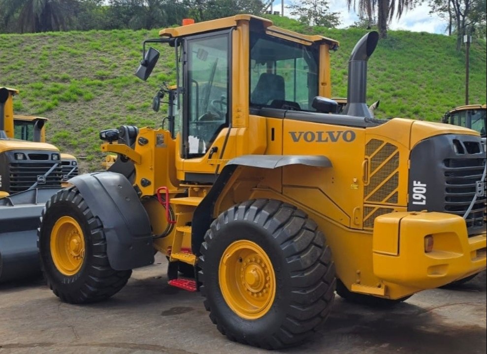 Pá Carregadeira Volvo L90F ano 2021