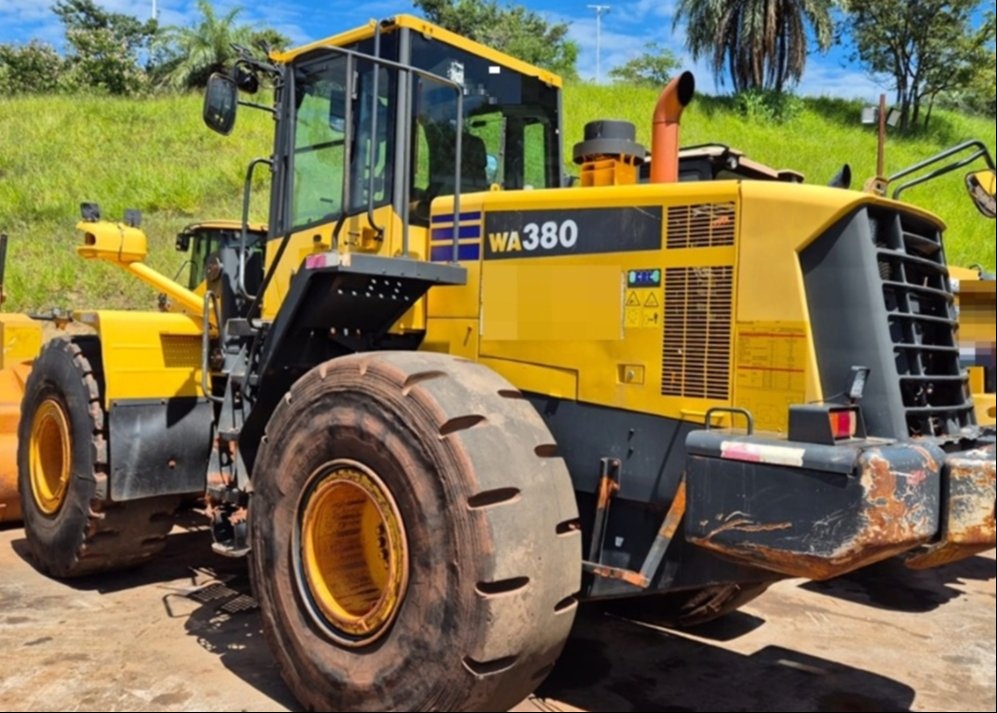 Pá Carregadeira Komatsu WA380 ano 2021