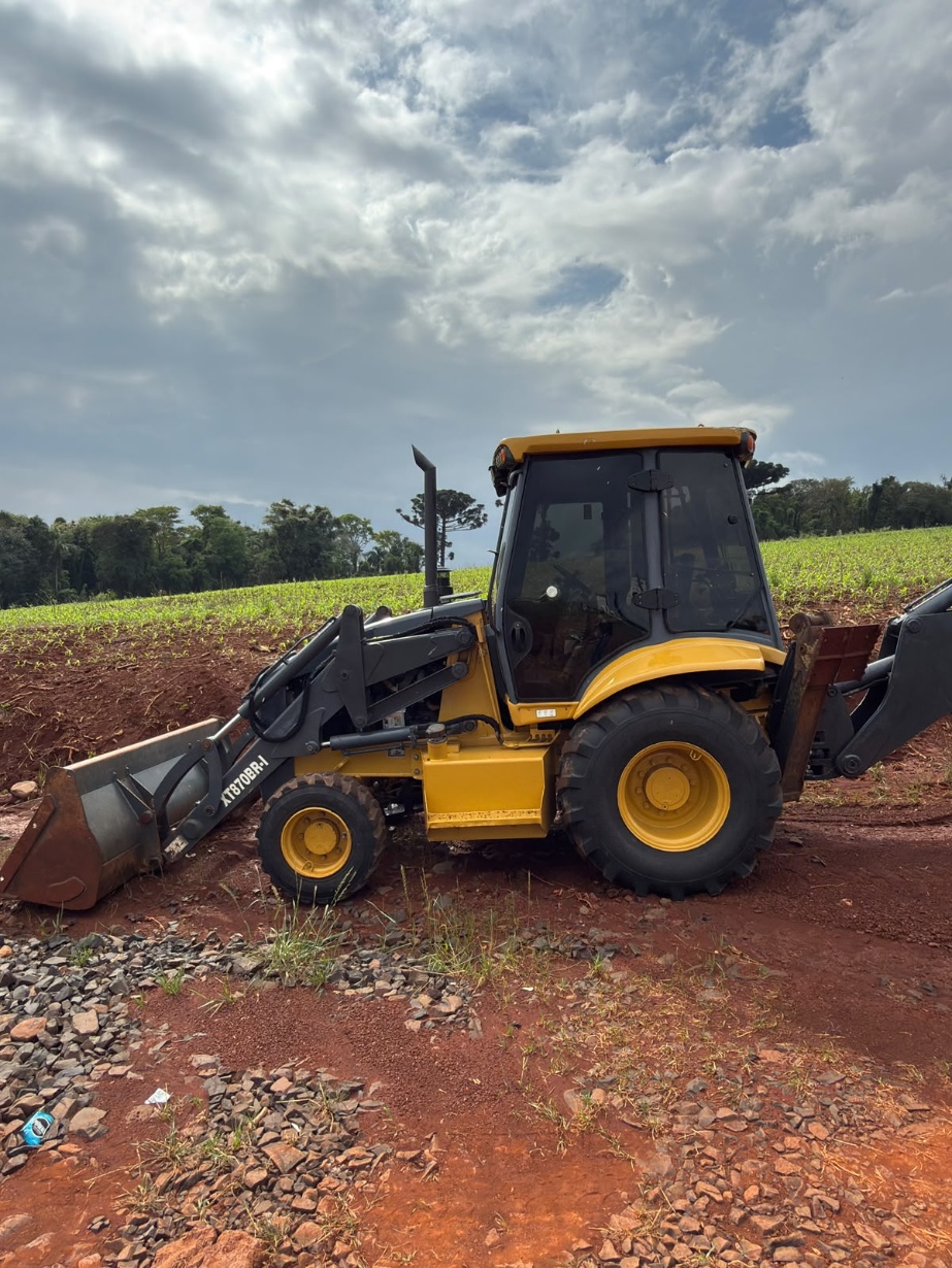 Retroescavadeira XCMG XT 870 ano 2020
