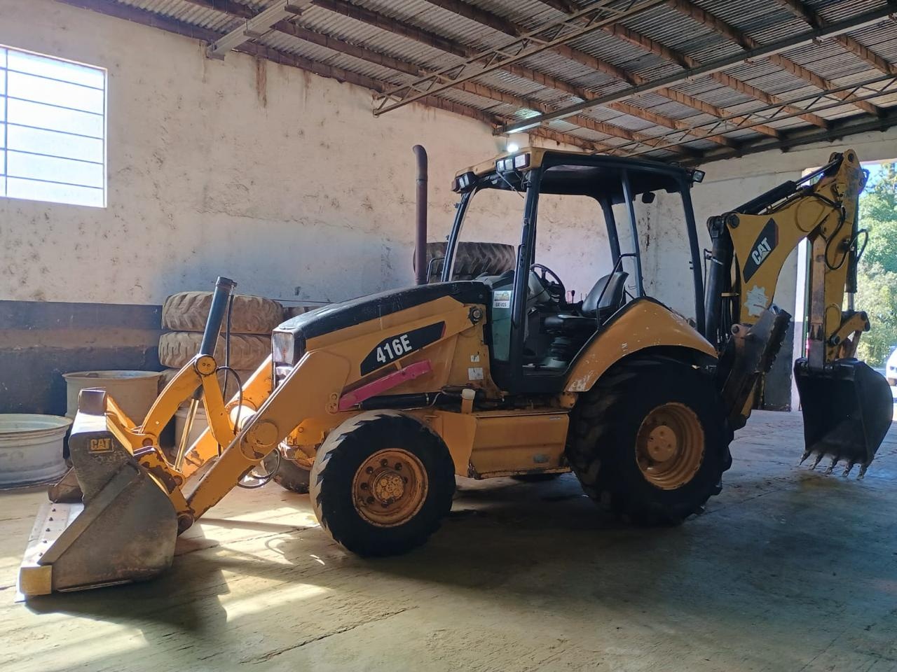Retroescavadeira Caterpillar 416 ano 2007