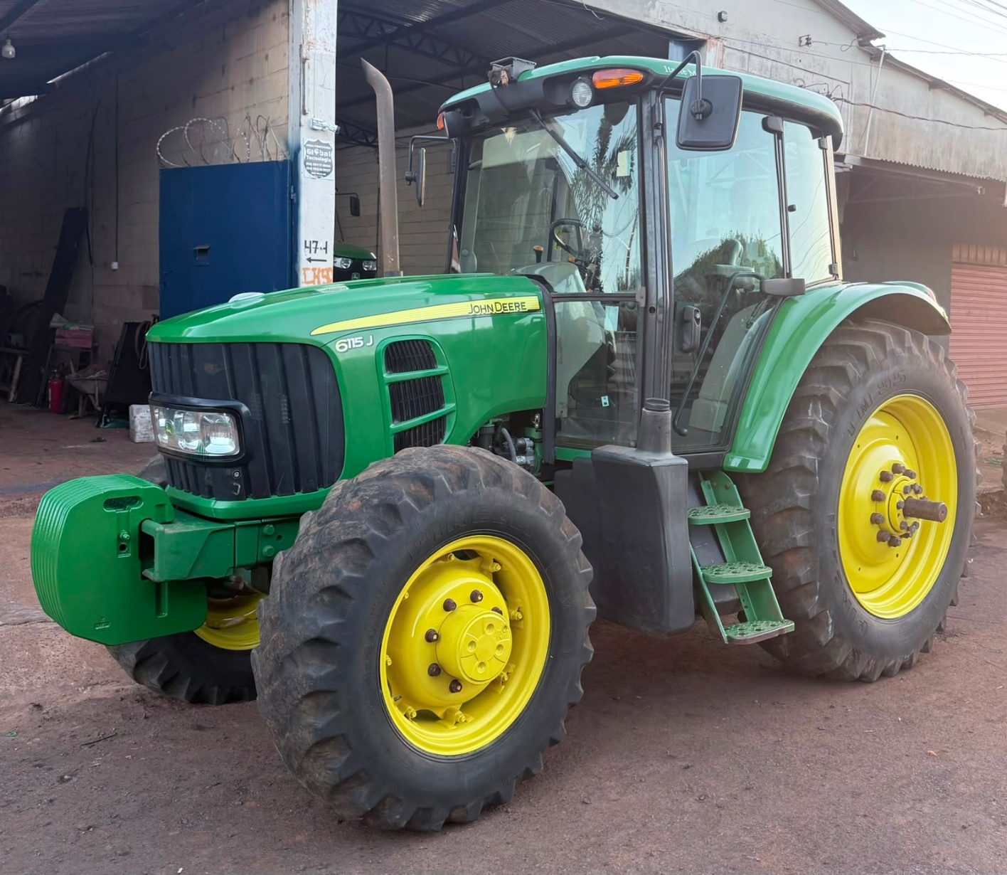 Trator John Deere 6115J ano 2020