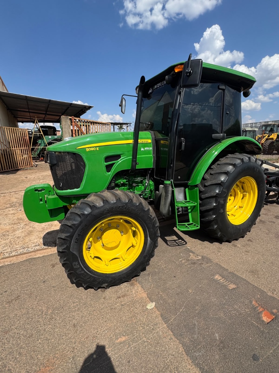 Trator John Deere 5090E ano 2018