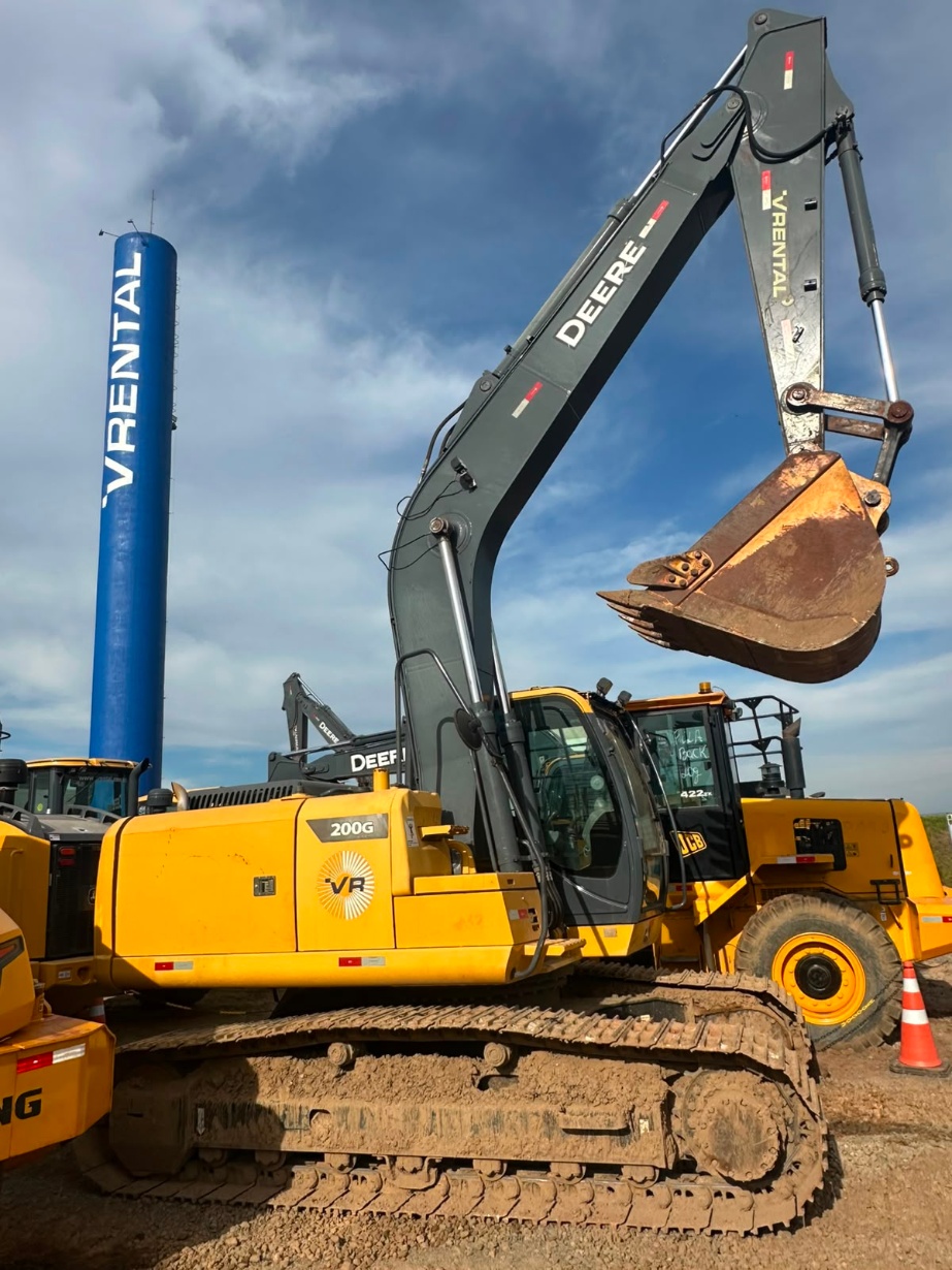 Escavadeira John Deere 200G ano 2022
