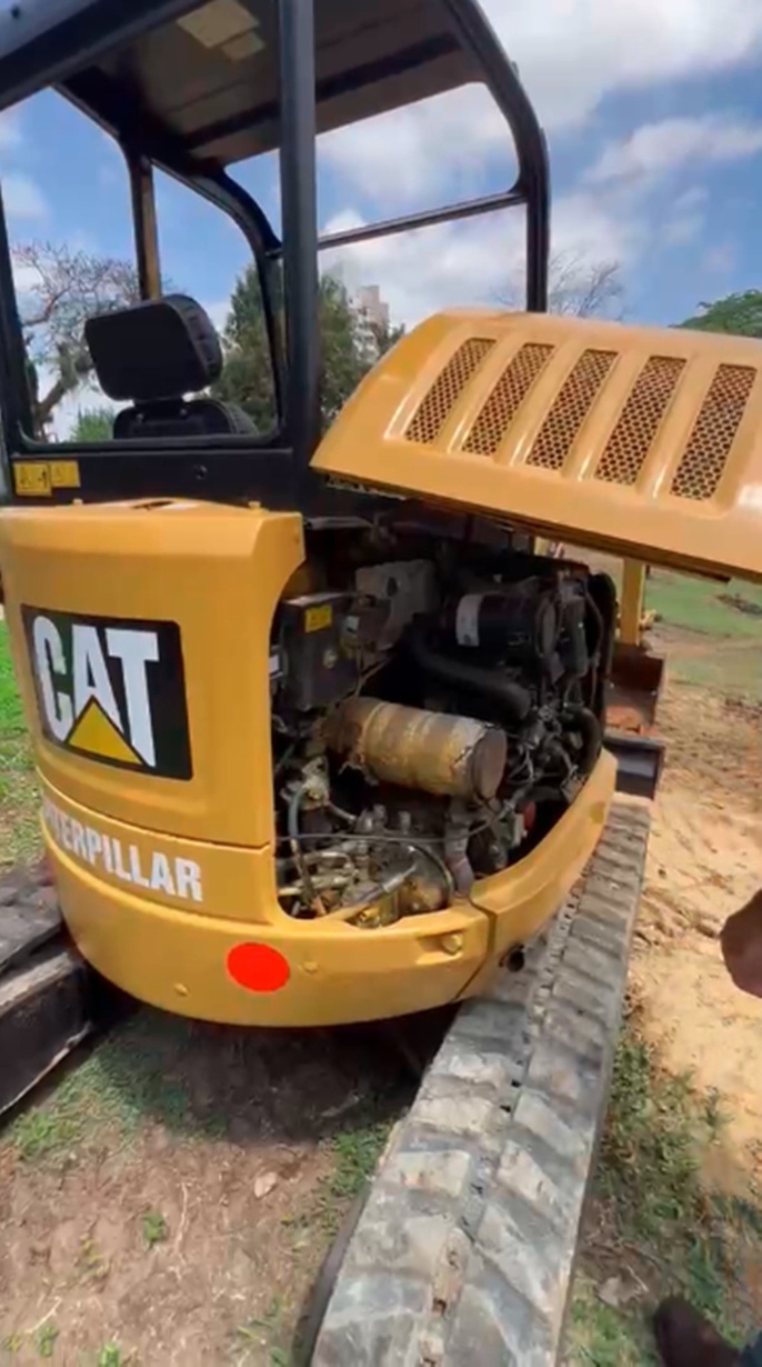 Mini Escavadeira Caterpillar 302.7D ano 2013