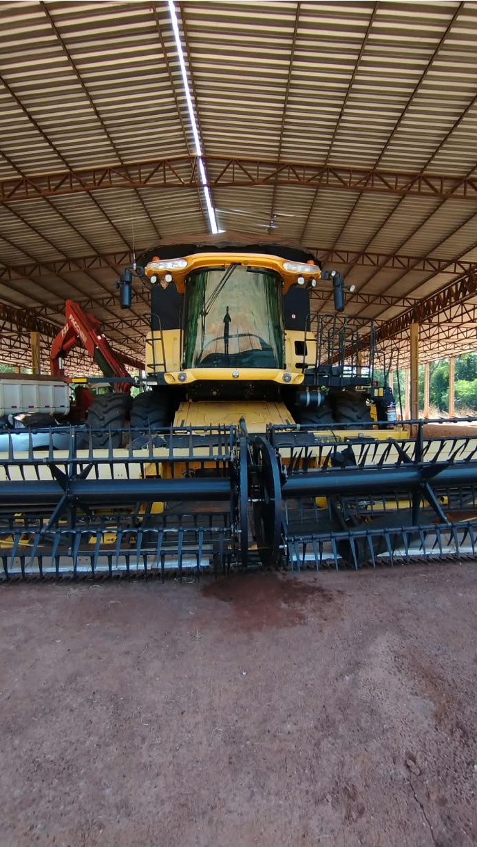 Colheitadeira New Holland CR 8090 ano 2016