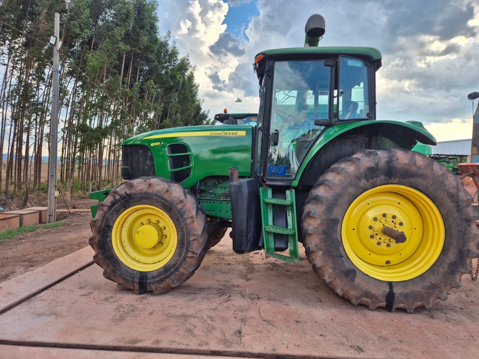 Trator John Deere 6125 J ano 2015