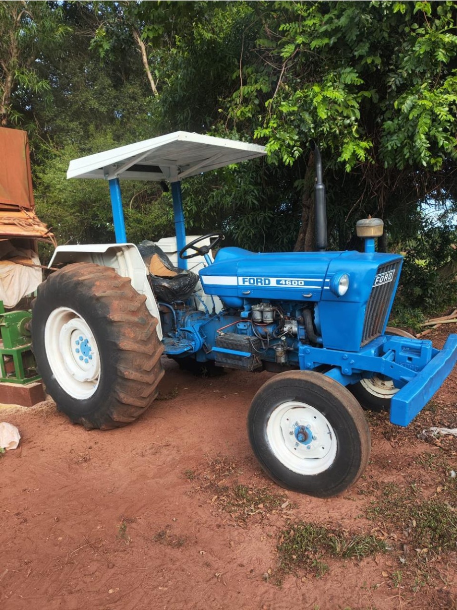 Trator Ford 4600 ano 1976