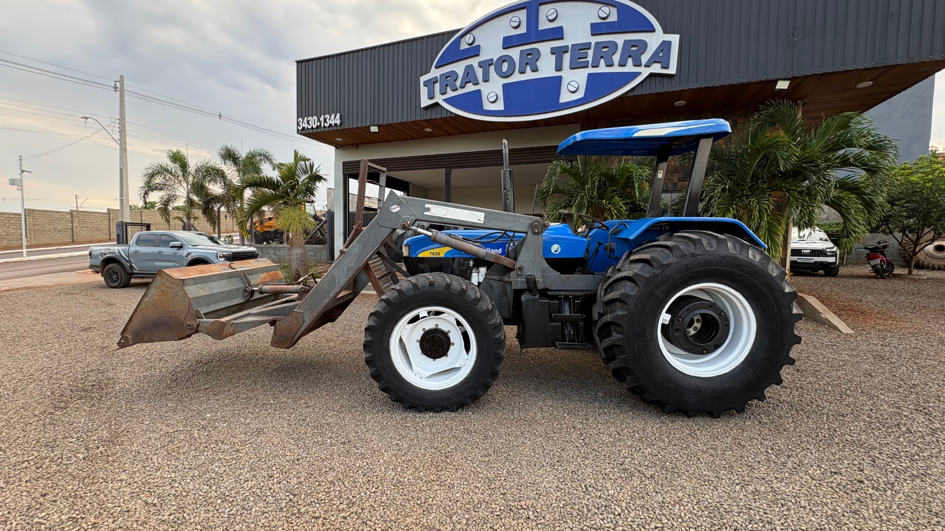 Trator New Holland 7630 ano 2013