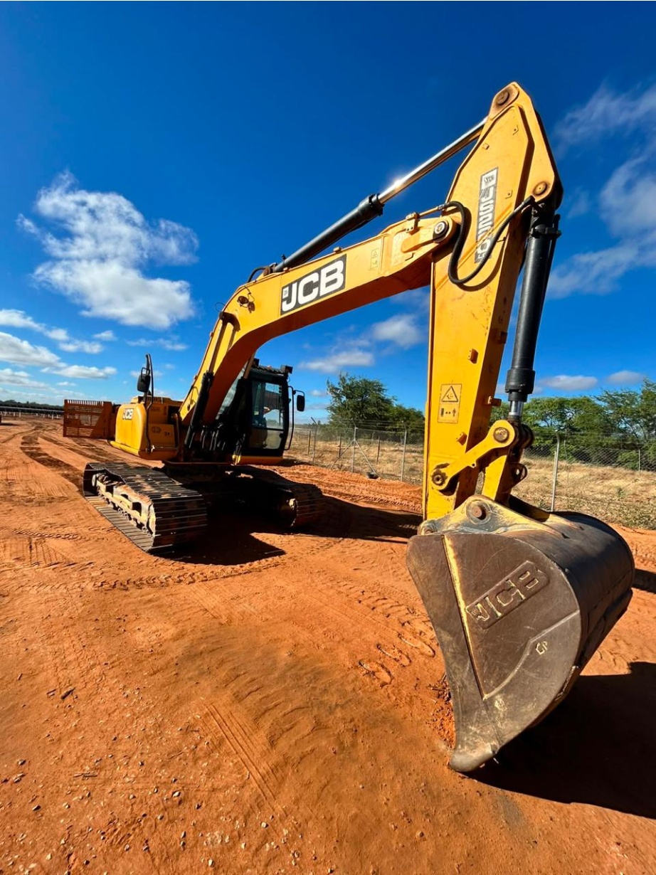 Escavadeira JCB JS220LC ano 2021