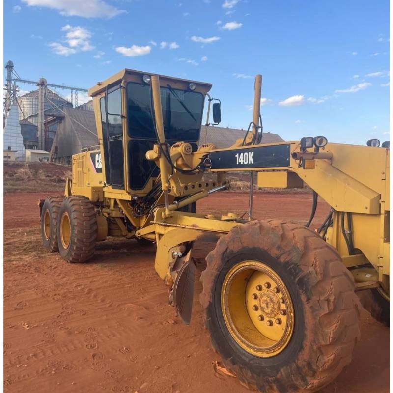 Motoniveladora Caterpillar 140 K ano 2011