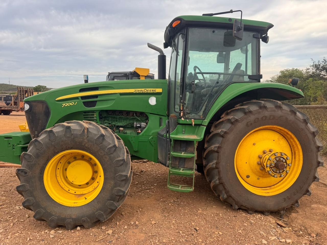 Trator John Deere 7200 J ano 2023
