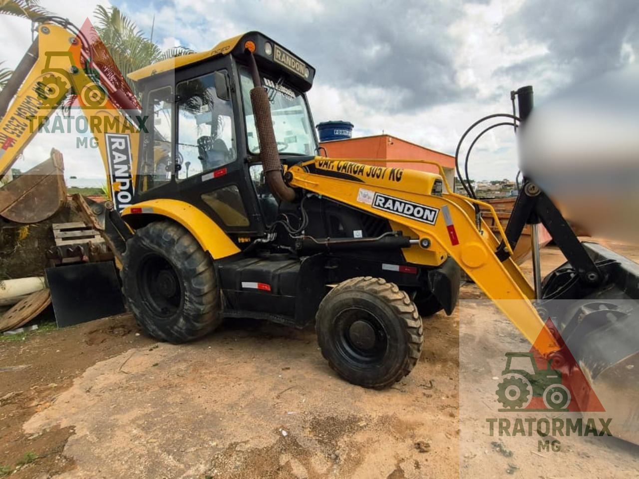 Retroescavadeira Randon RD406 4x4 ano 2019