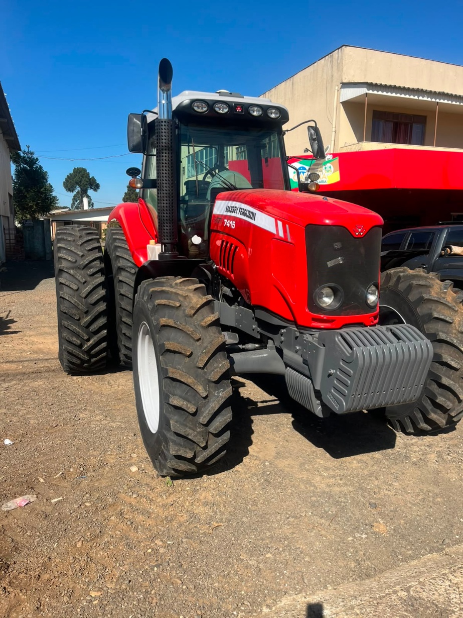 Trator Massey Ferguson MF 7415 ano 2013