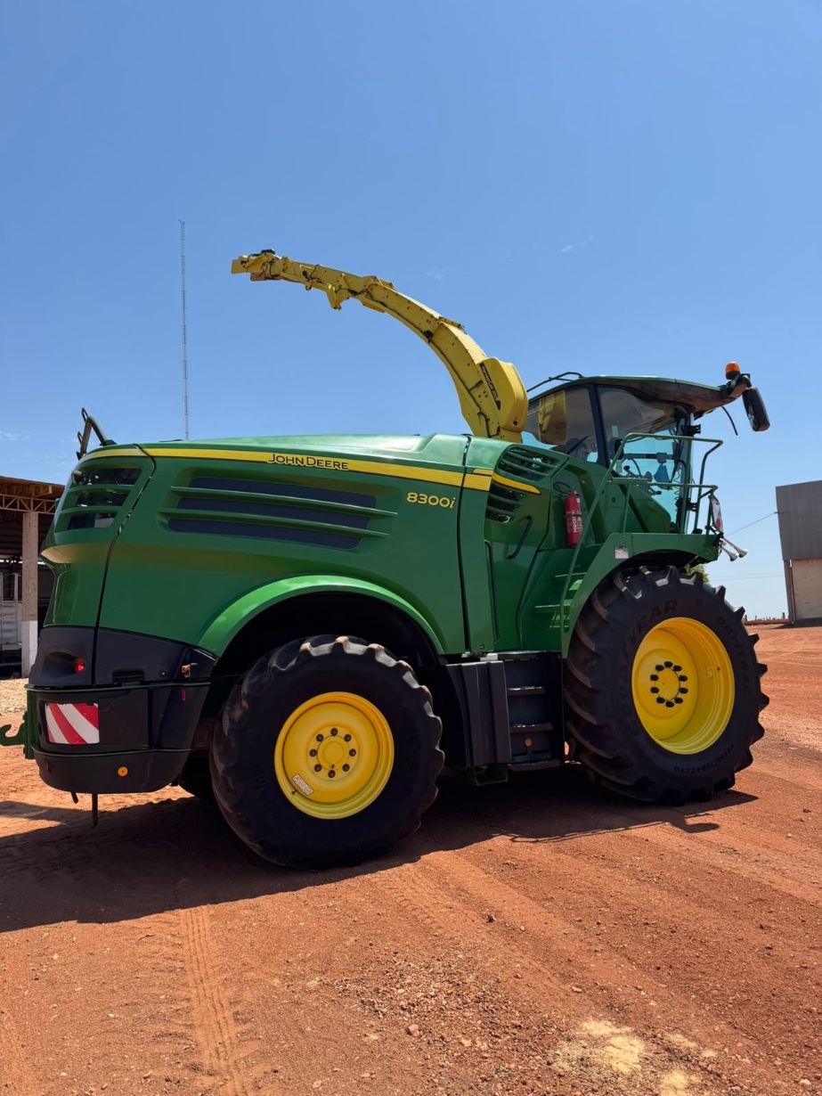 Forrageira Automotriz John Deere 8300 ano 2018