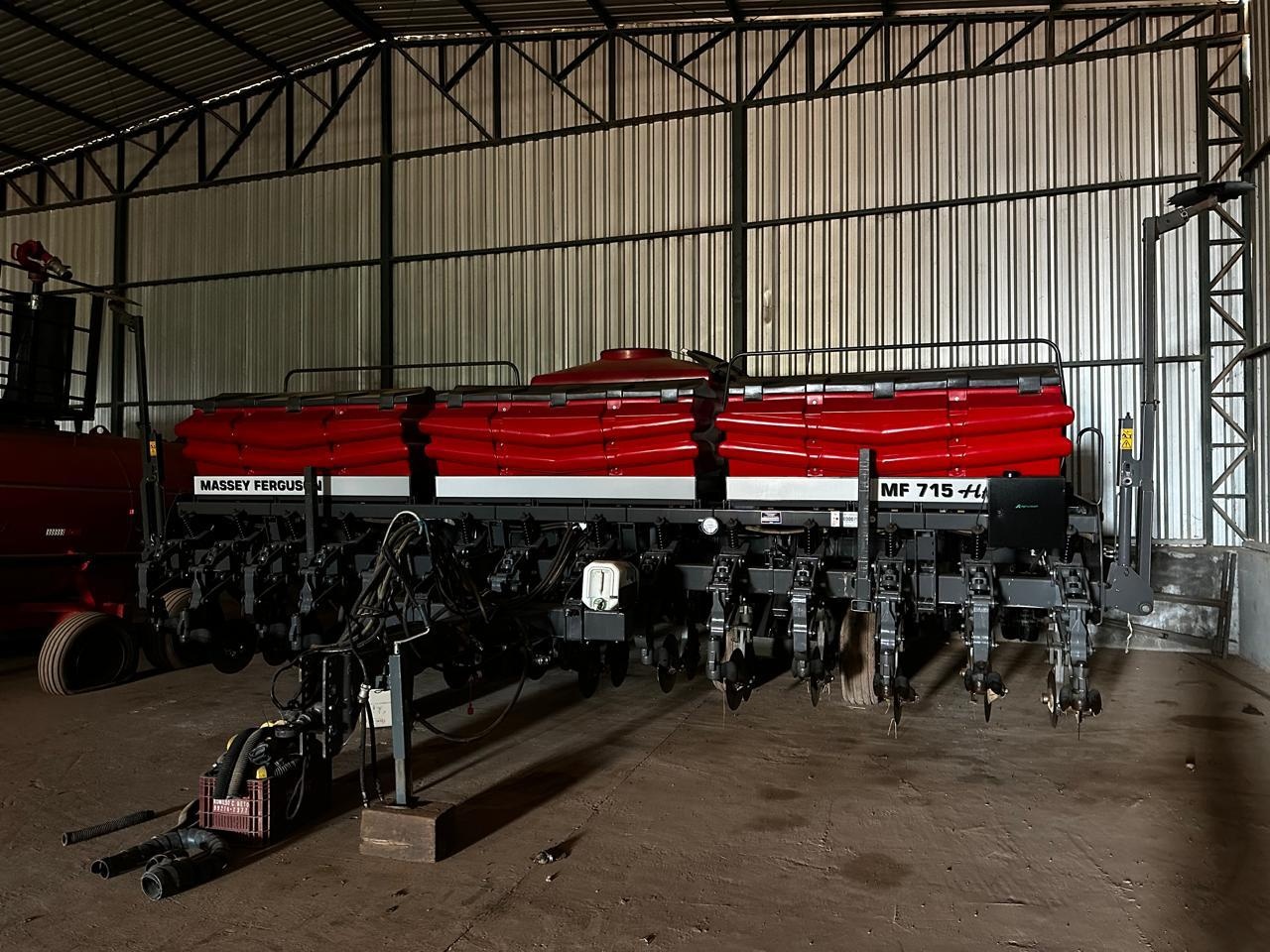Semeadeira Massey Ferguson Série MF 700 CFS Precision Planting