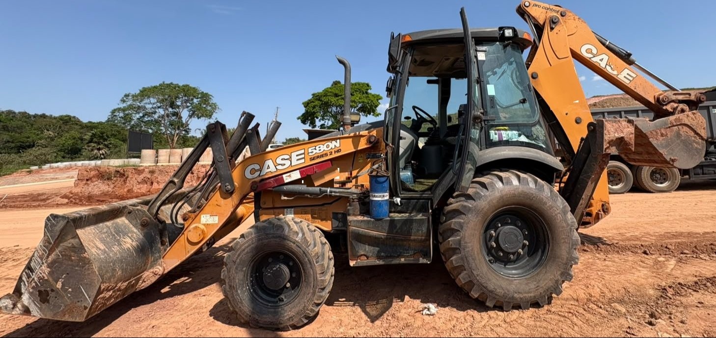 Retroescavadeira Case 580 N  ano 2023