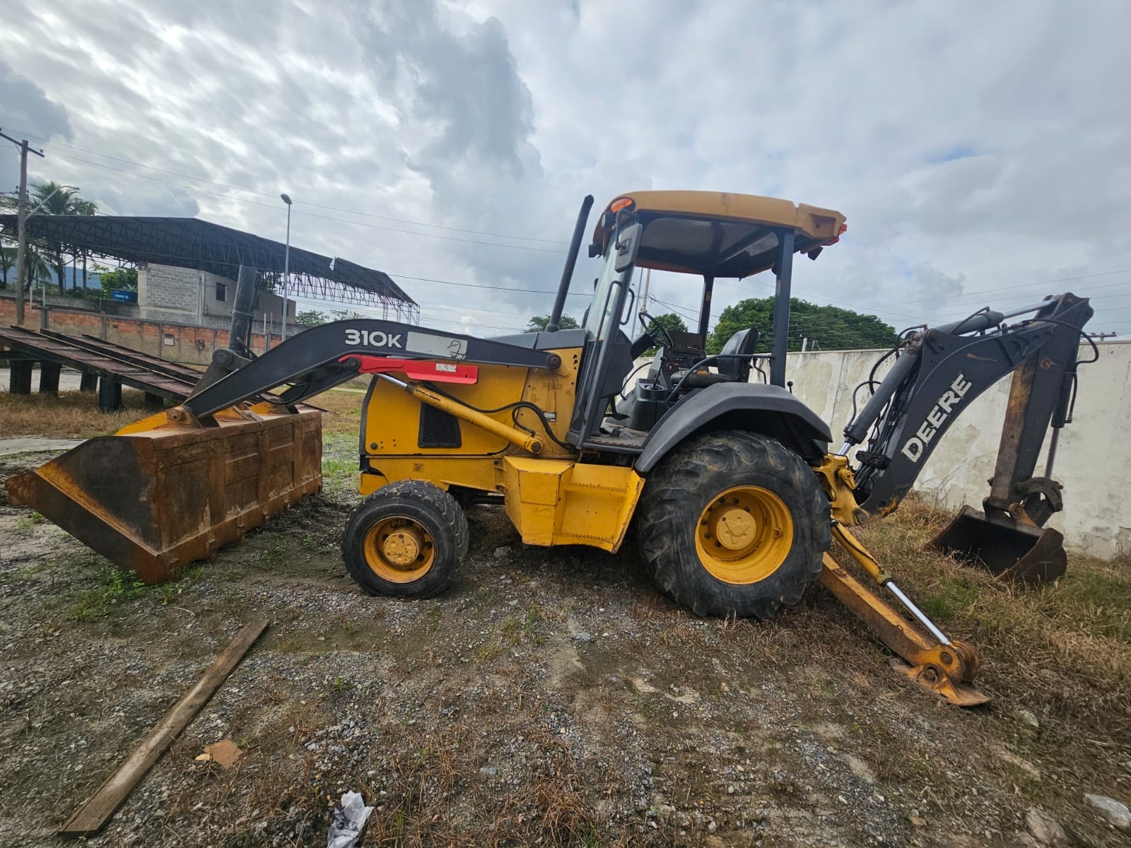 Retroescavadeira John Deere 310K ano 2015