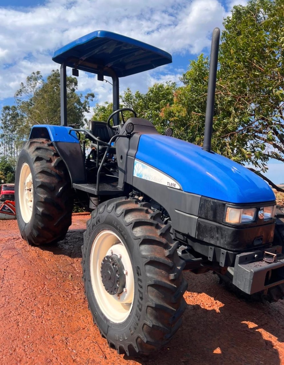 Trator New Holland Trator NH TL 85 ano 2008