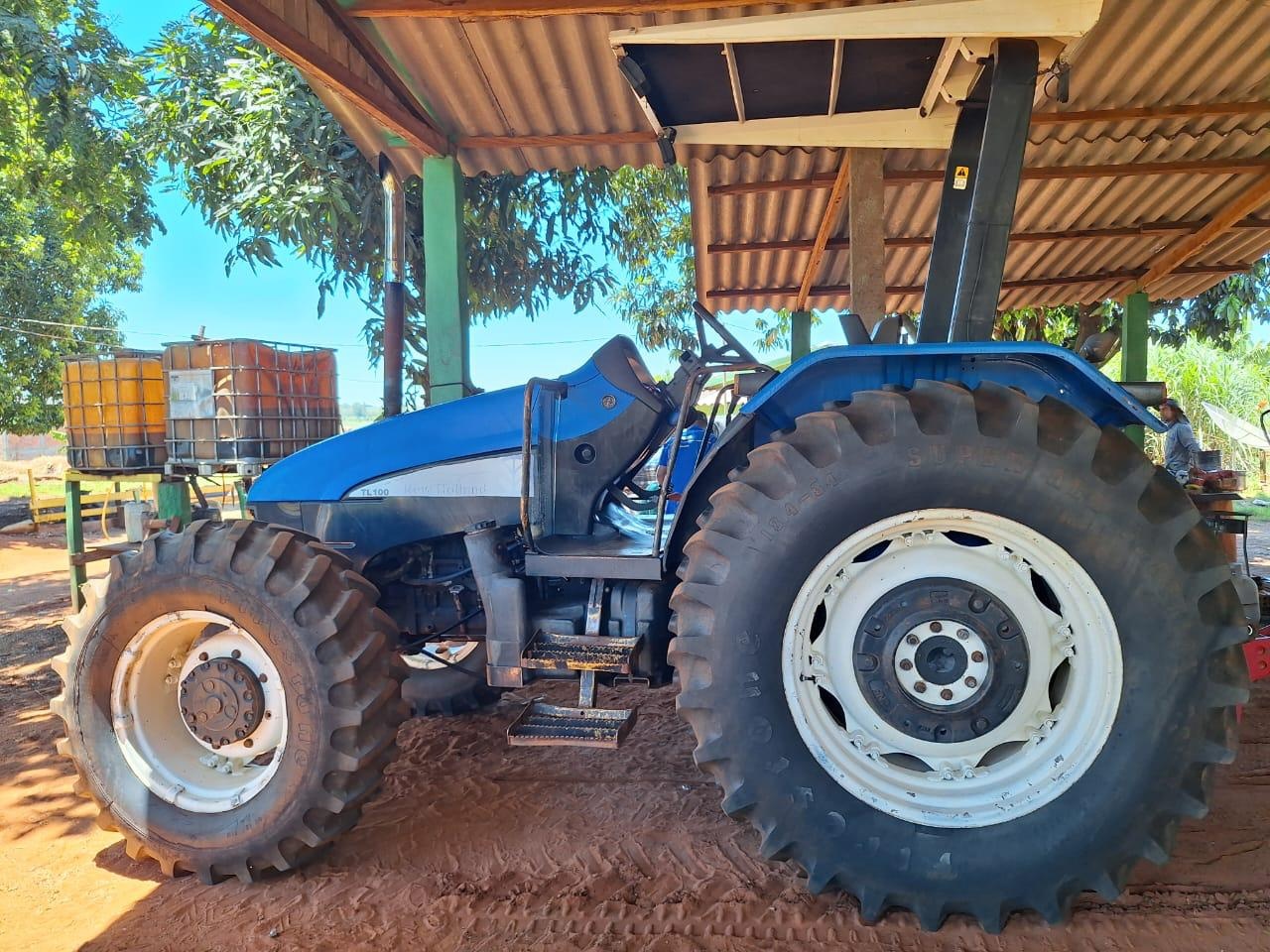 Trator New Holland TL 100 ano 2002