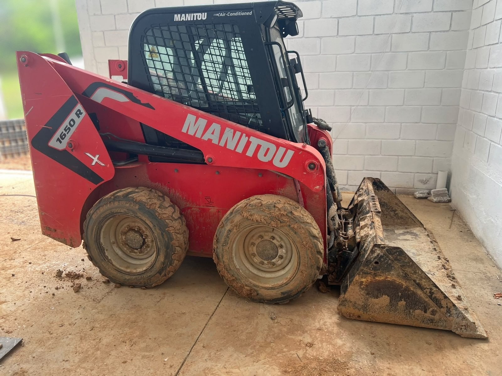 Mini Carregadeira Manitou 1650R ano 2022