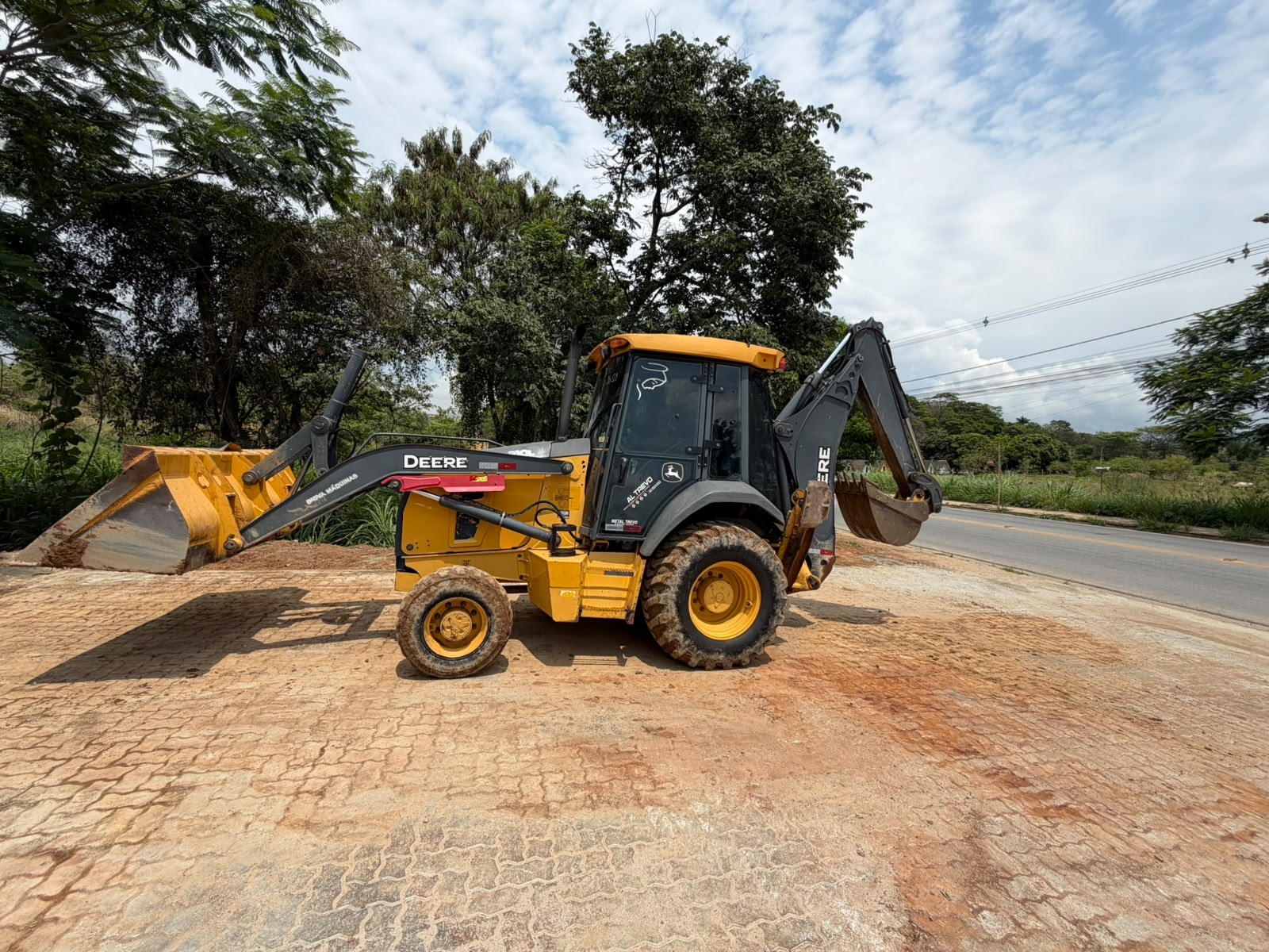 Retroescavadeira John Deere 310L ano 2020