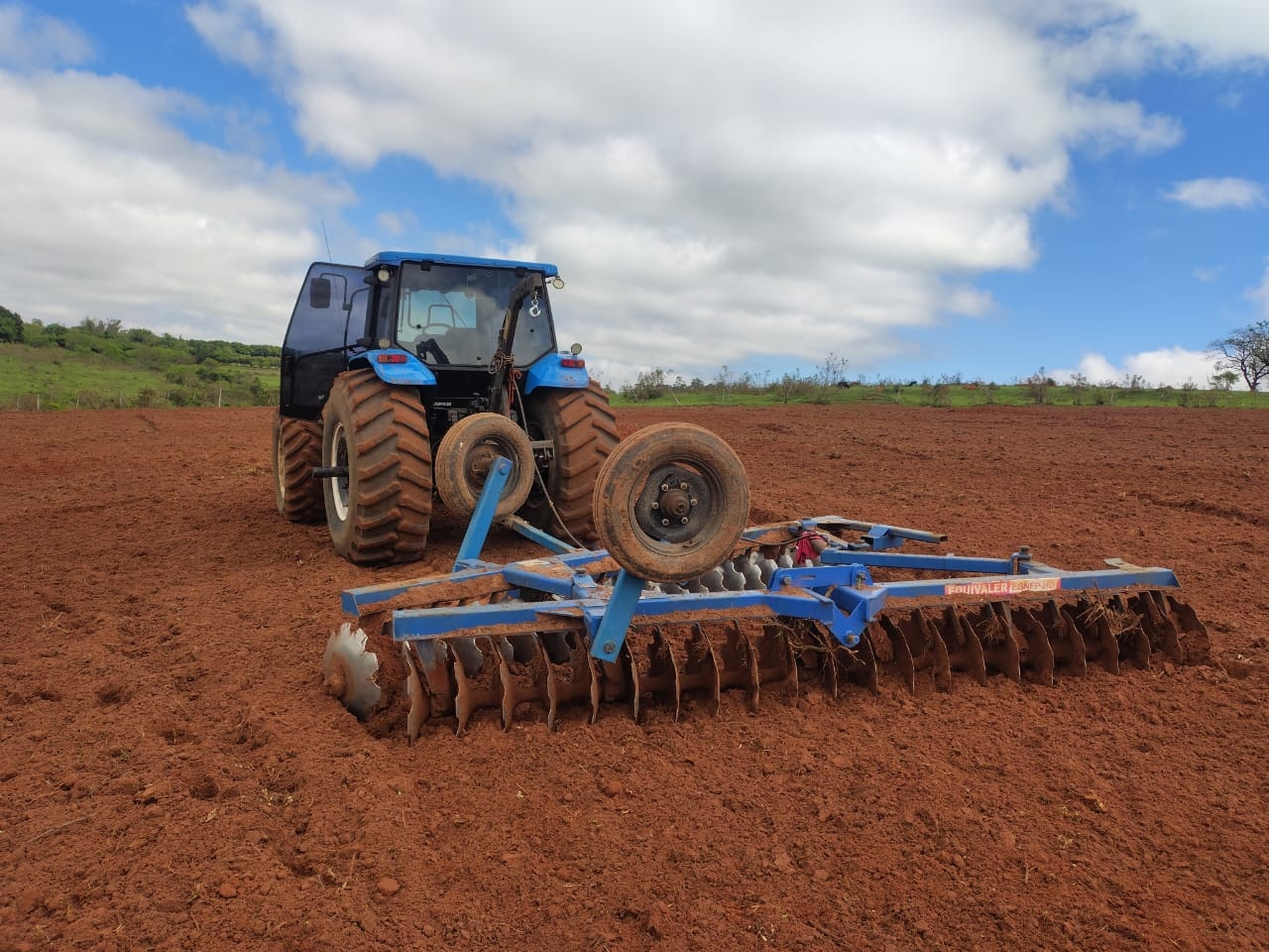 Trator New Holland TM 180 ano 2007