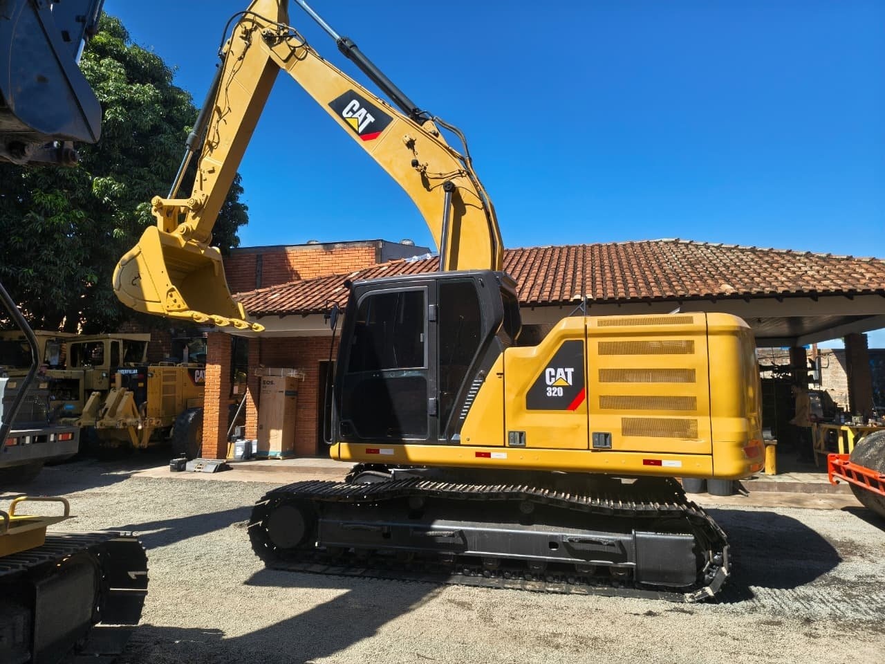 Escavadeira Caterpillar 320