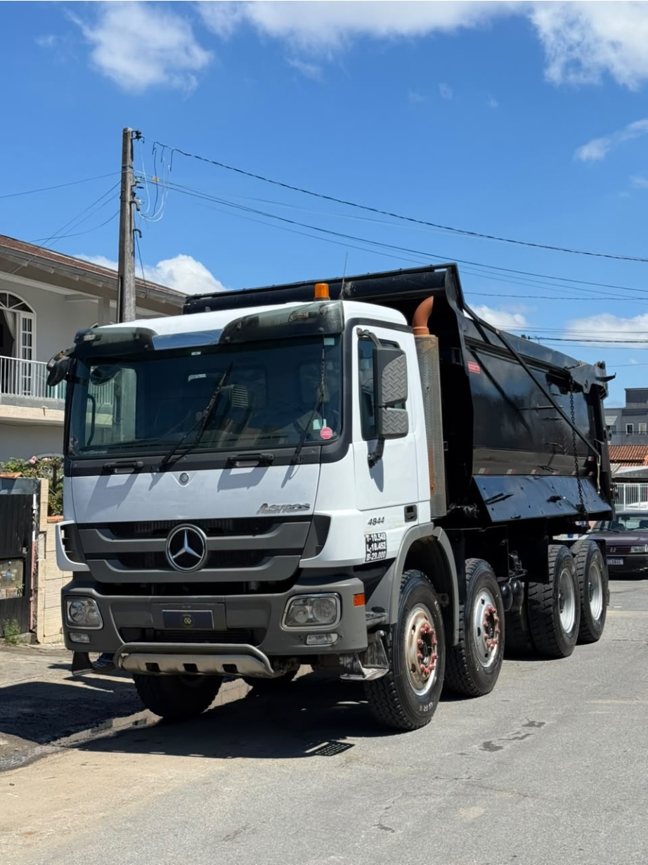 Caminhão Mercedes Benz ACTROS 4844K8X4 ano 2018