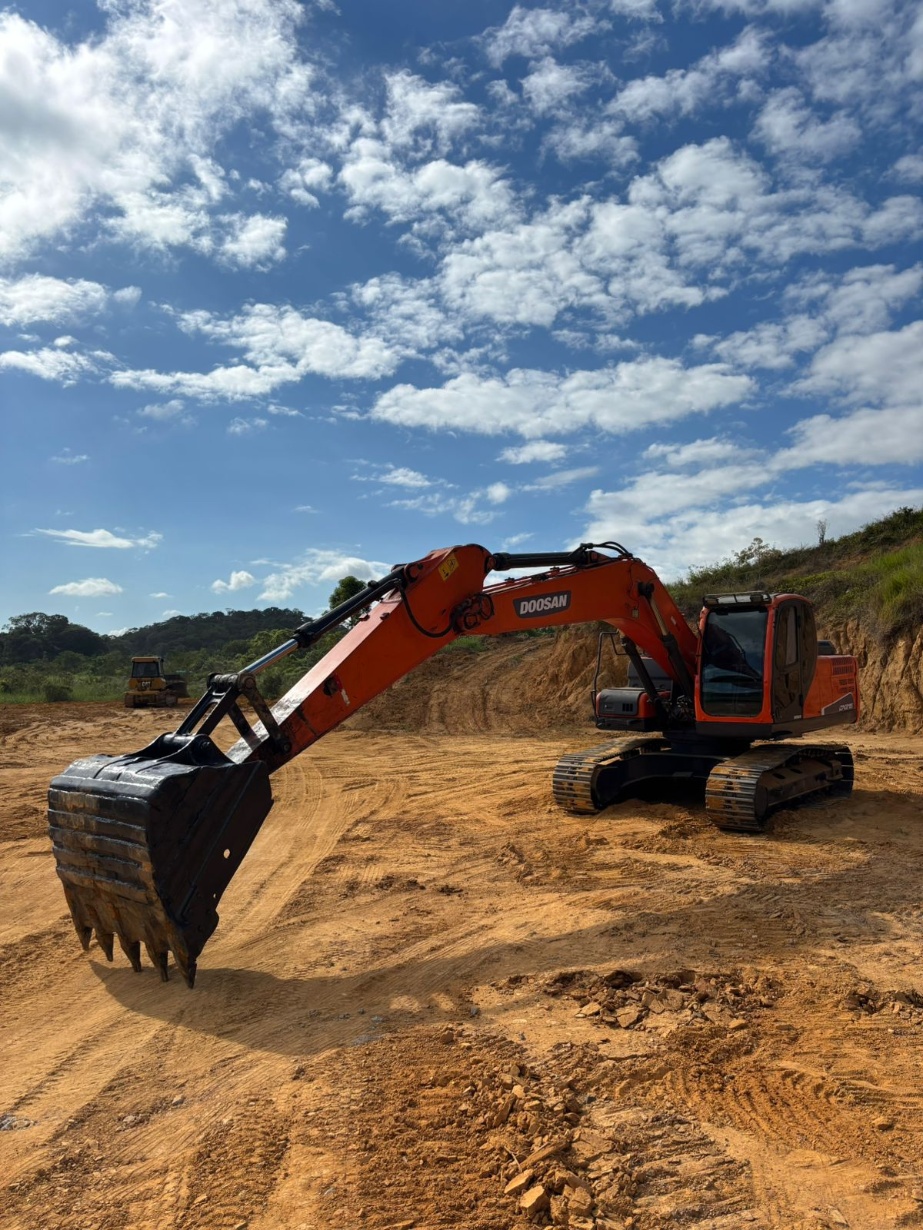 Escavadeira Doosan DX215 ano 2019