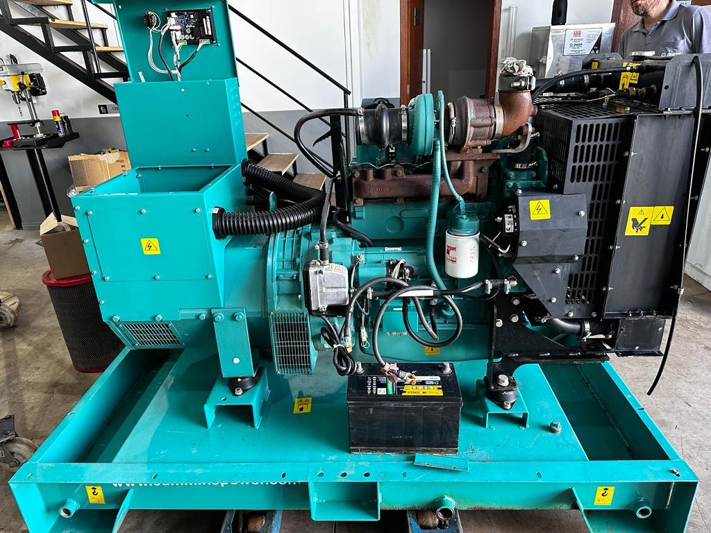 Gerador de Energia Cummins 80 kVA ano 2015