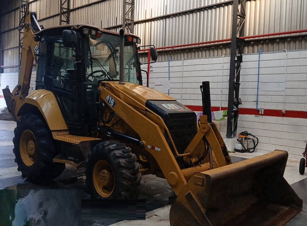Retroescavadeira Caterpillar 416 ano 2022