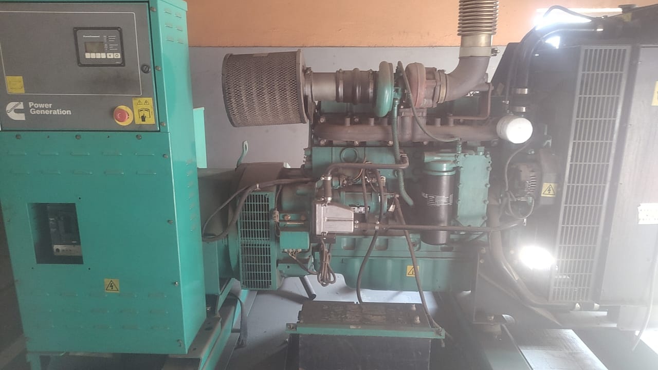Gerador de Energia Cummins 200 kVA ano 2011