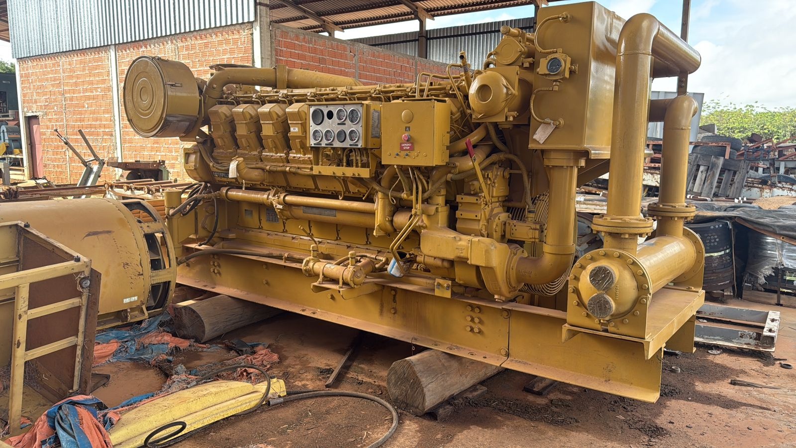 Gerador de Energia Caterpillar 2200 kVA