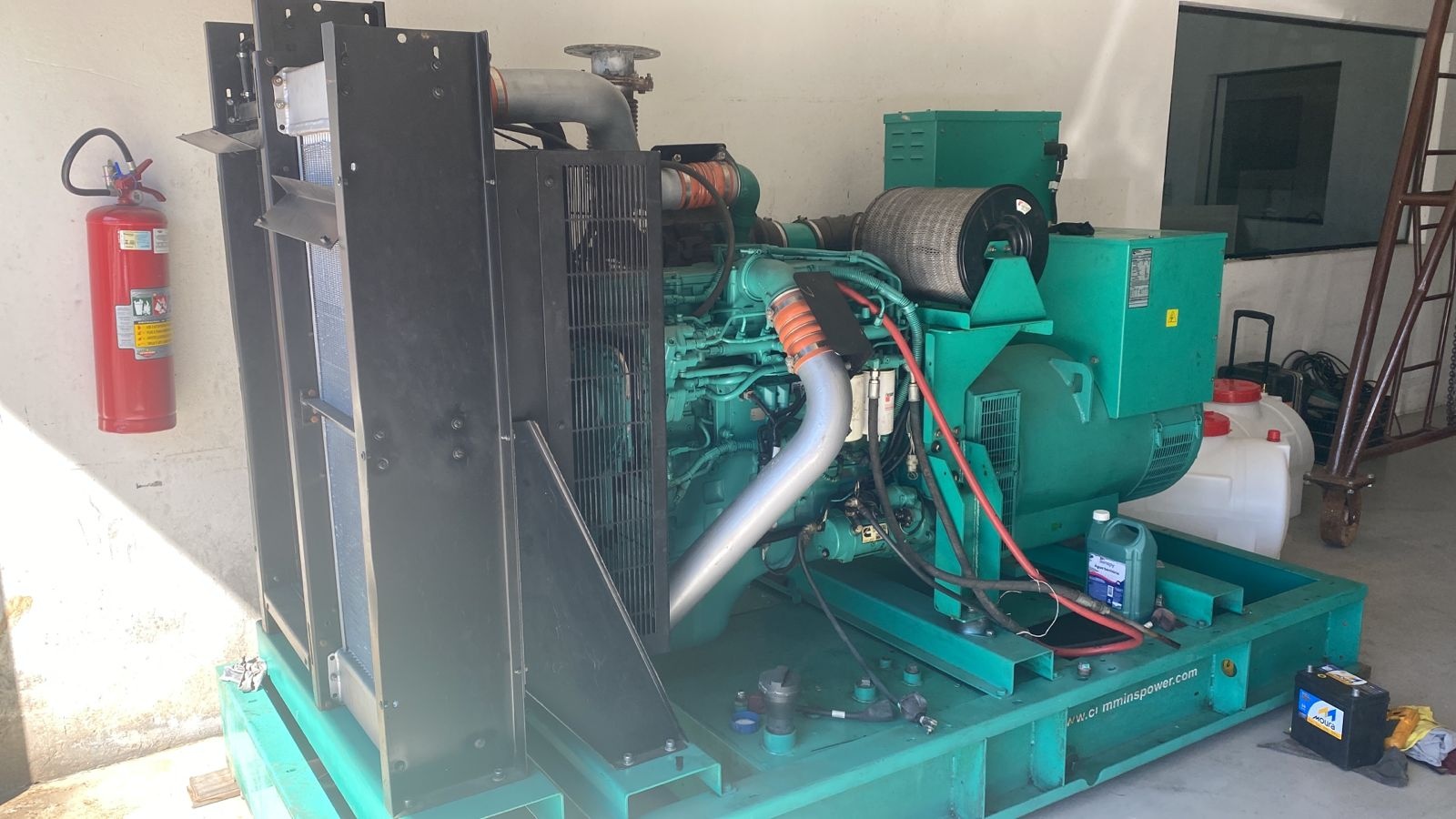 Gerador de Energia Cummins 375 kVA ano 2014