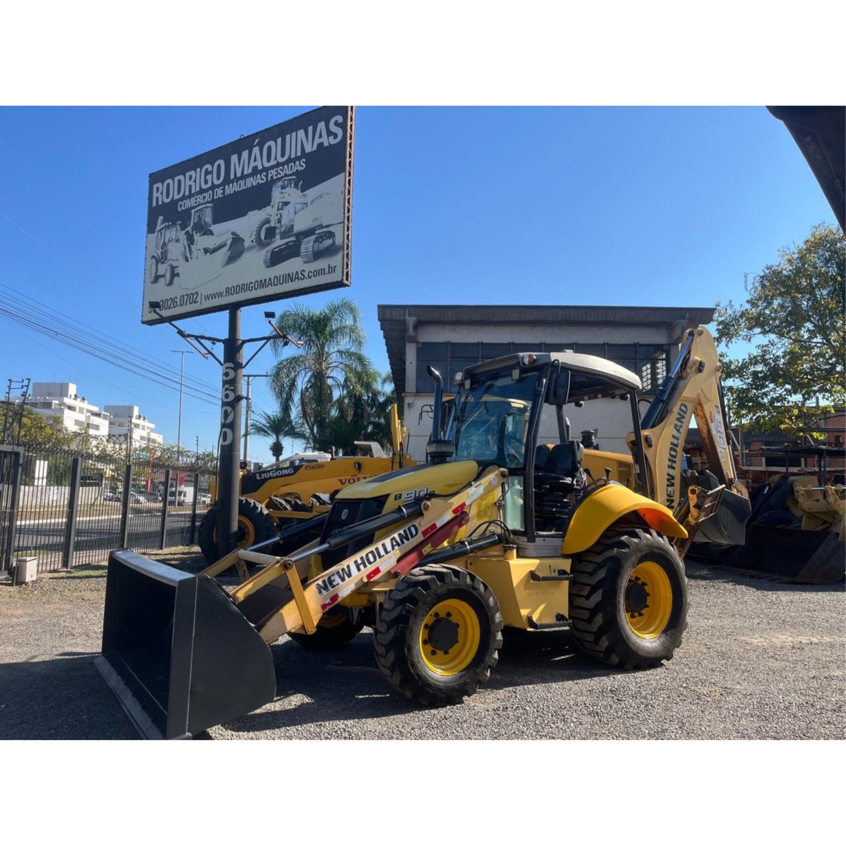 Retroescavadeira New Holland B90B ano 2014