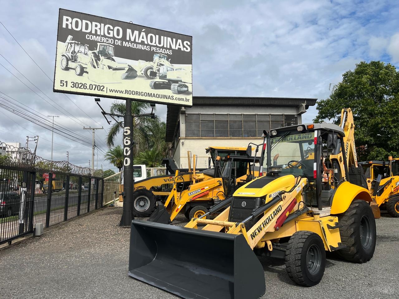 Retroescavadeira New Holland B90B