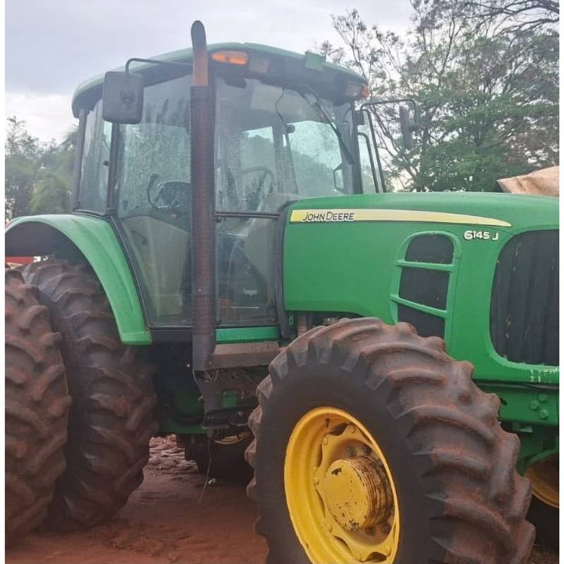Trator John Deere 6145J ano 2014