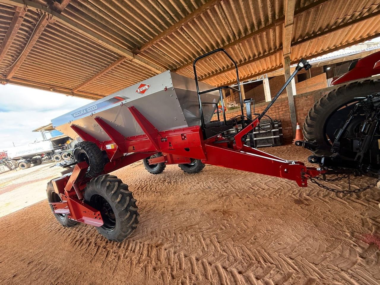 Distribuidor Autopropelido Kuhn ACCURA 5000 ano 2016