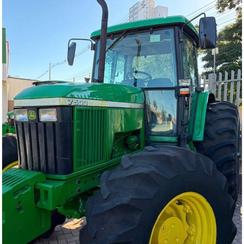 Trator John Deere 7500 ano 2001