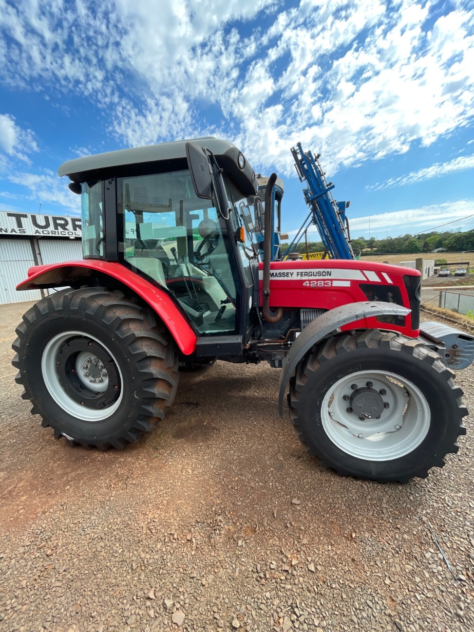 Trator Massey Ferguson MF 4283 ano 2013