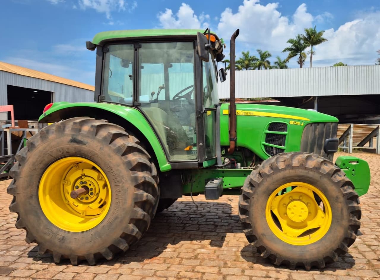 Trator John Deere 6125 J ano 2016
