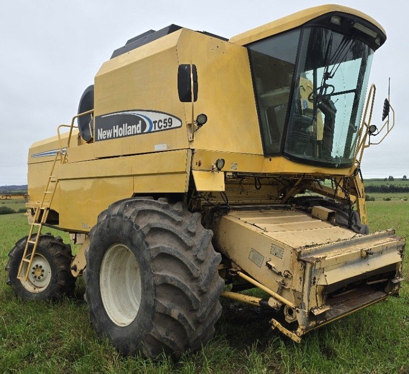 Colheitadeira New Holland TC59 Sojeira ano 2005