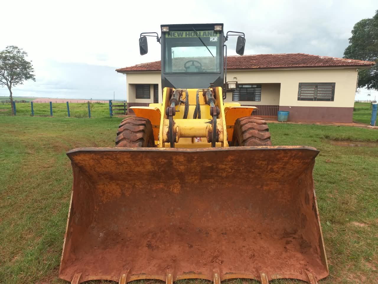Pá Carregadeira New Holland 12D