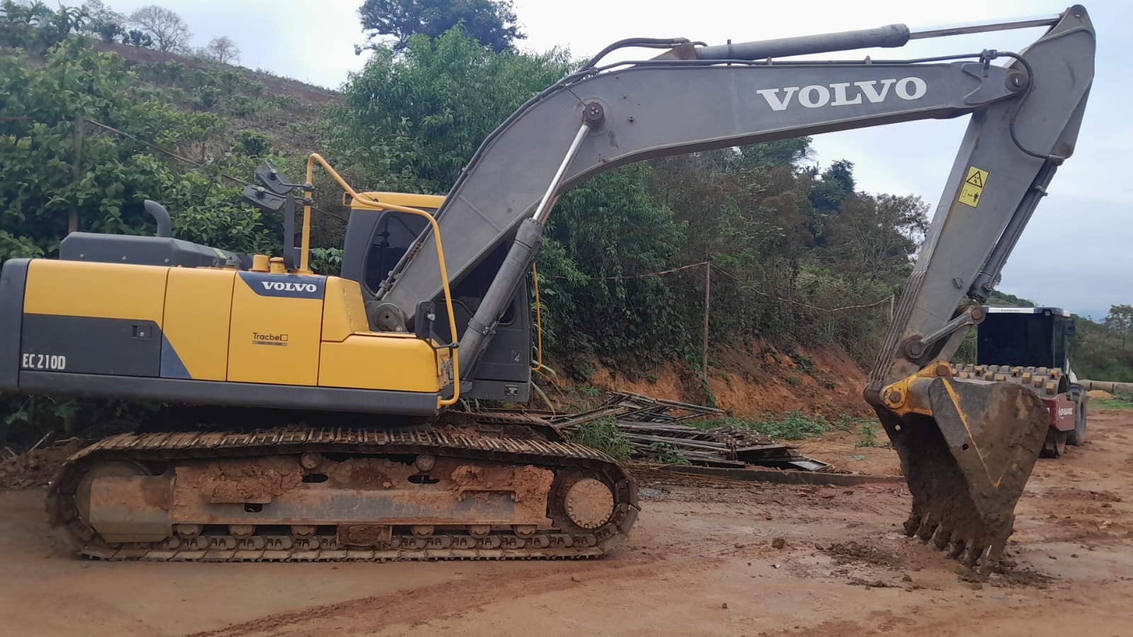 Escavadeira Volvo EC210D ano 2023