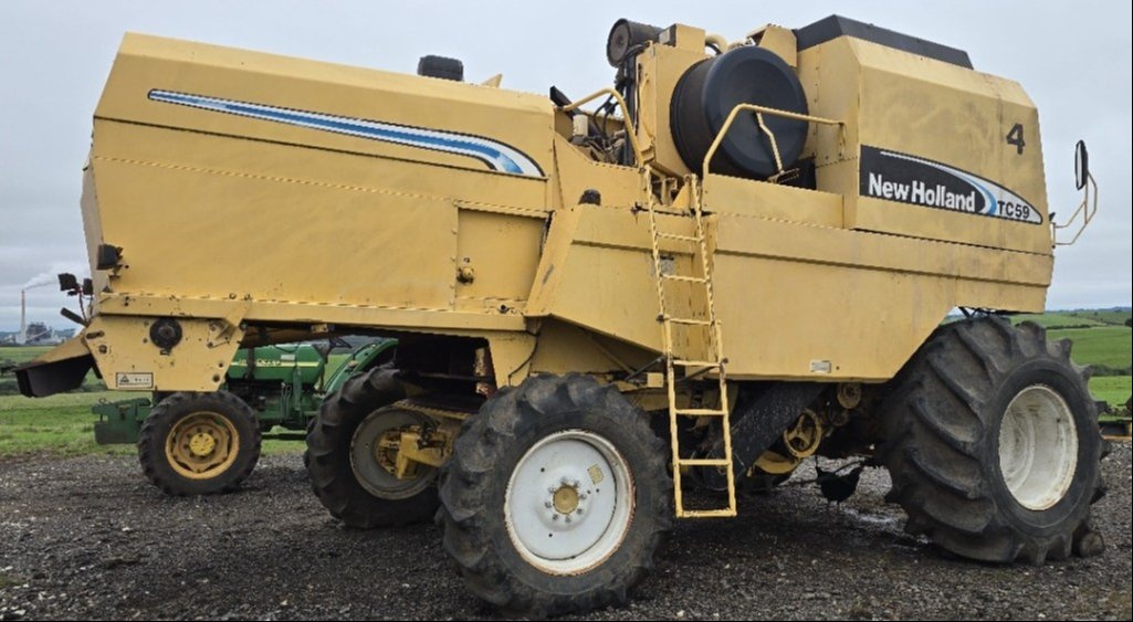 Colheitadeira New Holland TC59 Sojeira ano 2004